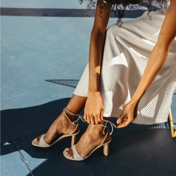 Coclico Gilda Heel Greige Nubuck Size 6.5